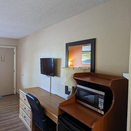 Days Inn By Wyndham Columbus Fairgrounds Exterior photo