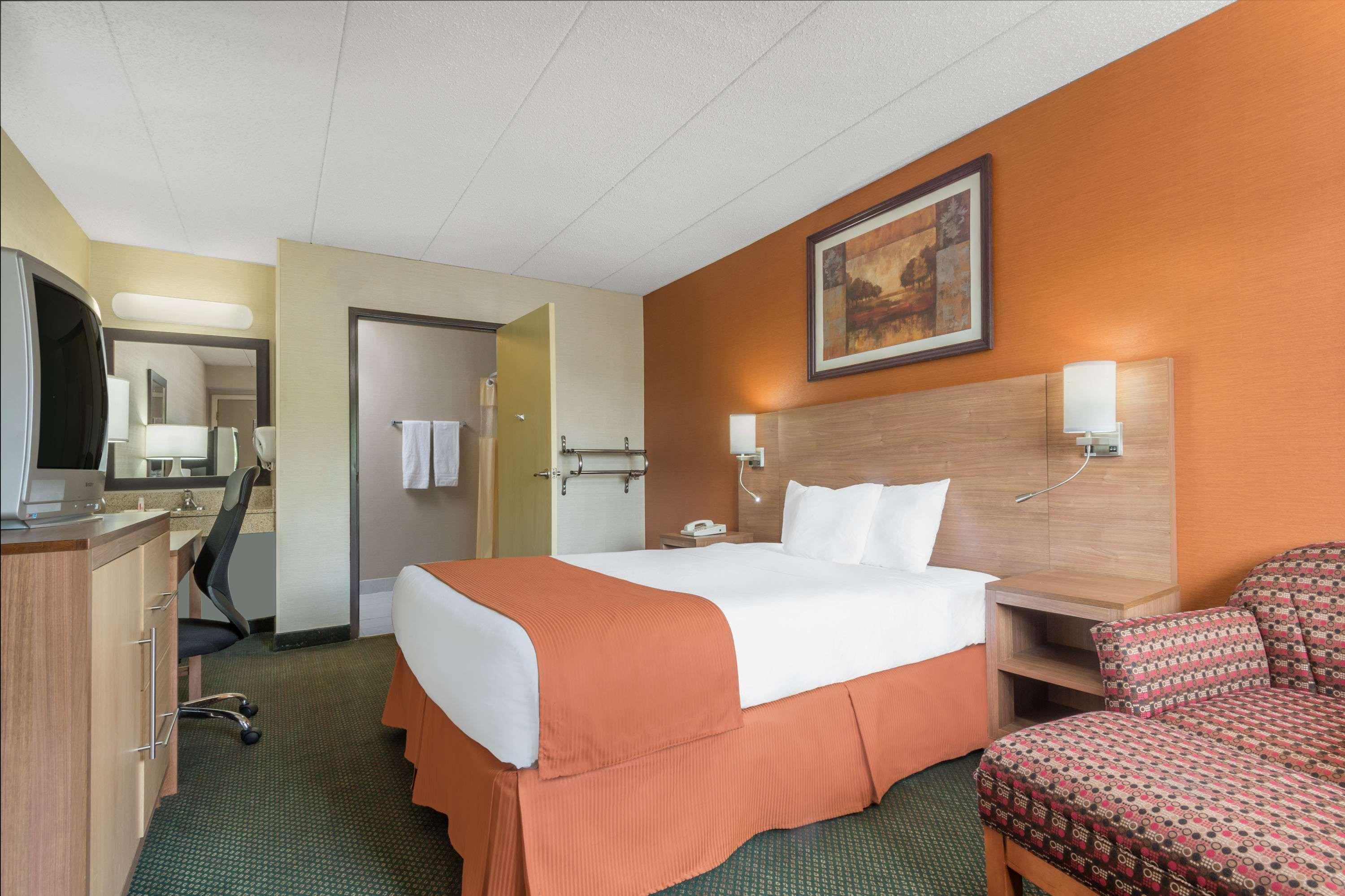 Days Inn By Wyndham Columbus Fairgrounds Exterior photo