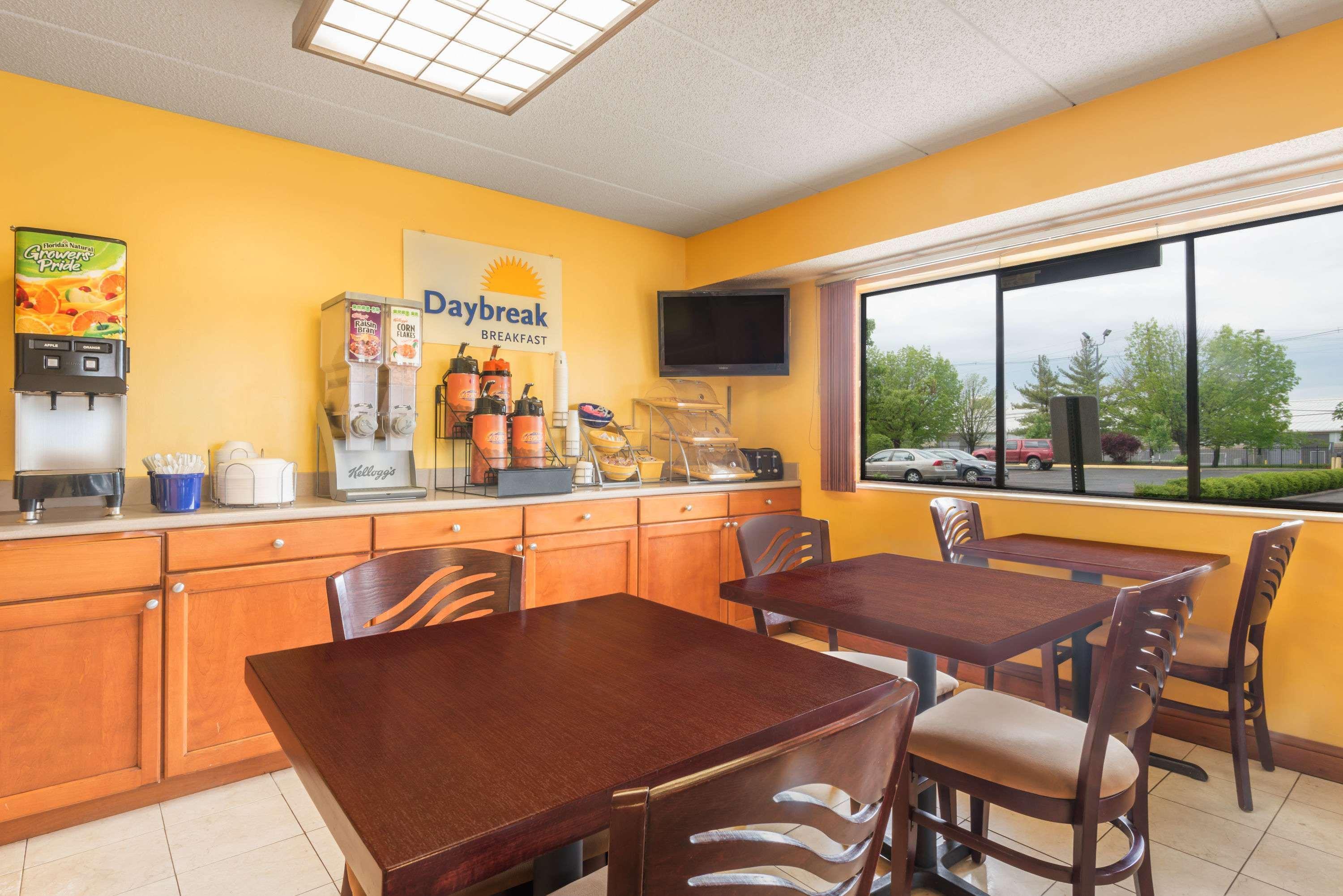 Days Inn By Wyndham Columbus Fairgrounds Exterior photo