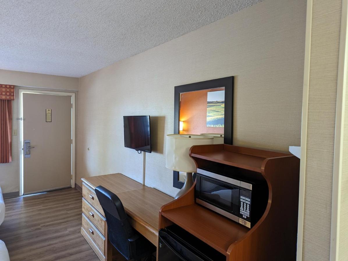 Days Inn By Wyndham Columbus Fairgrounds Exterior photo